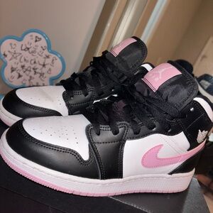 Used Womens Air Jordan 1 Mid